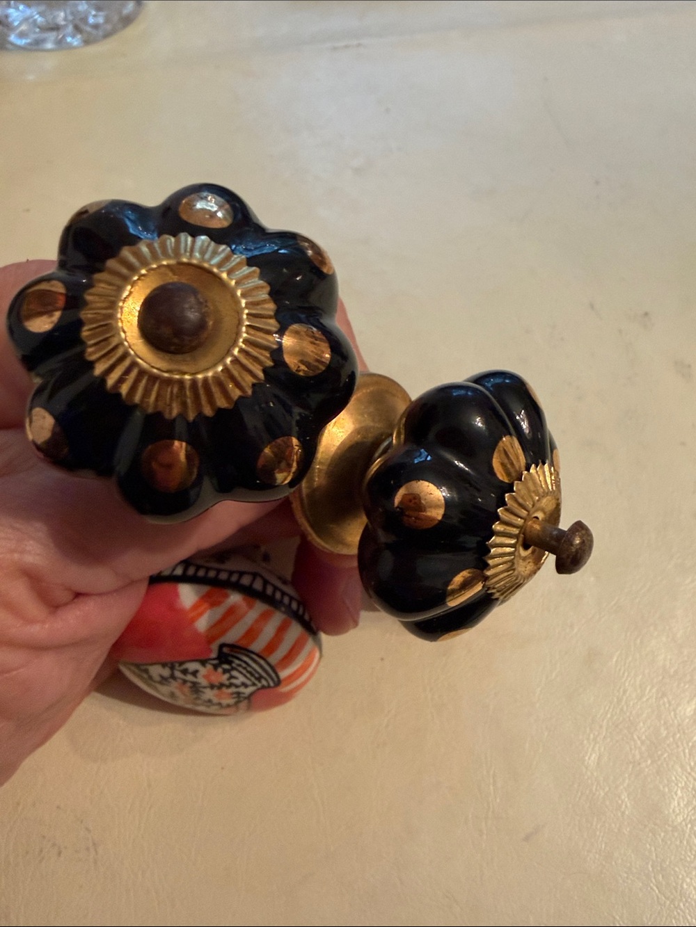 4 Drawer pulls - Picture 4 of 7
